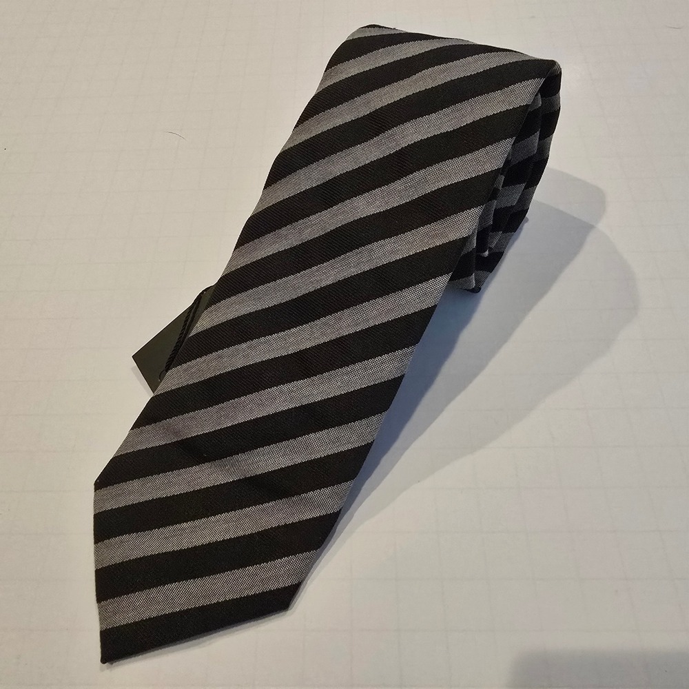 J.Lindeberg Mens Lalle Silk BW Stripe Necktie Charcoal Black Made in Italy T-13